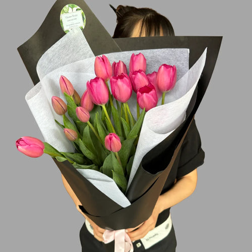 20 stem bouquet of hot pink tulip flowers
