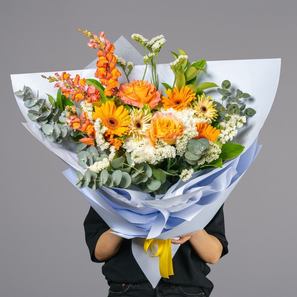 Classic size Orange and white flower bouquet