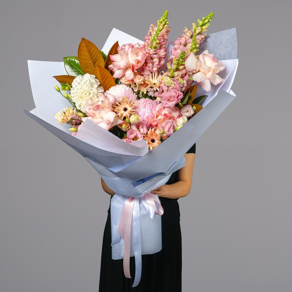 Grand size bouquet of light pink flowers