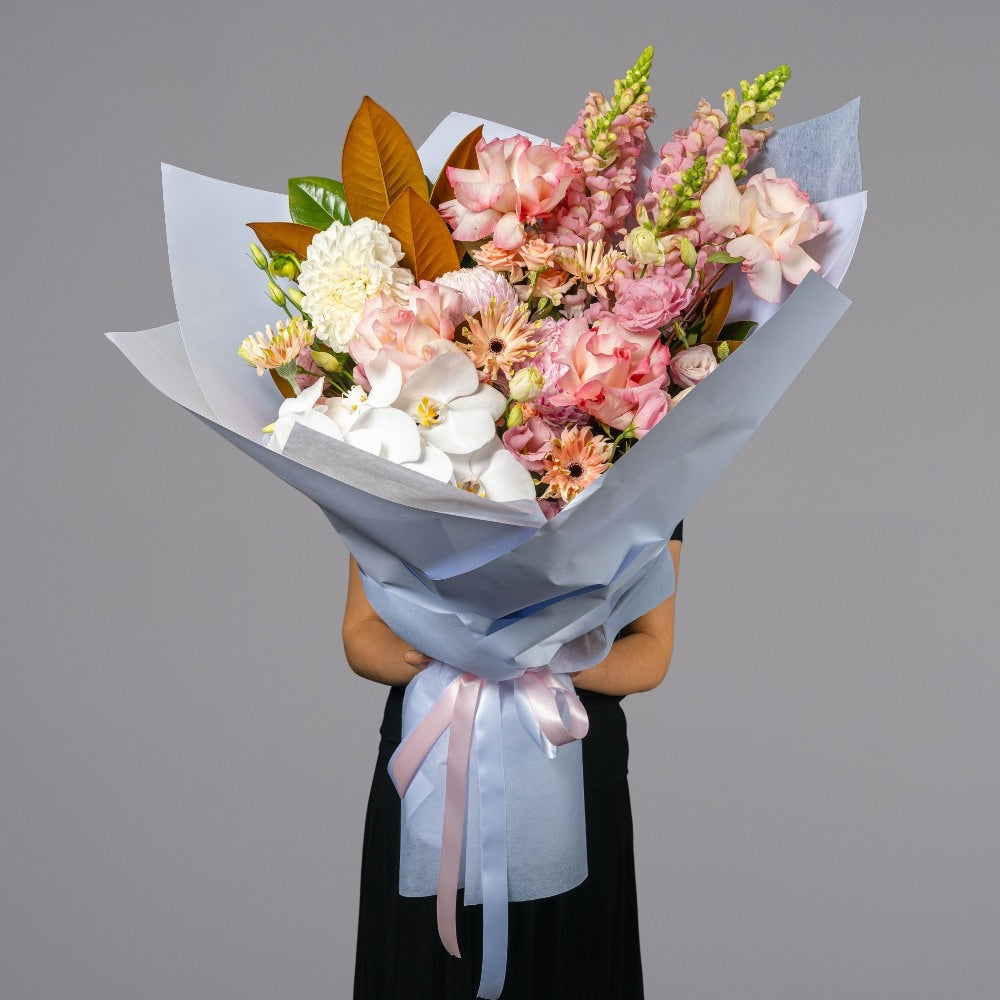 Luxury size bouquet of light pink flowers with phally