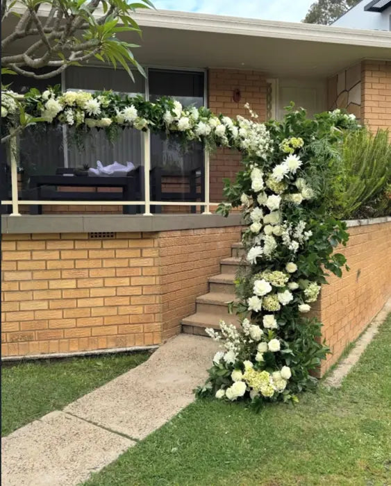 Sydney wedding flowers and bridal styling by Vhouse Florist